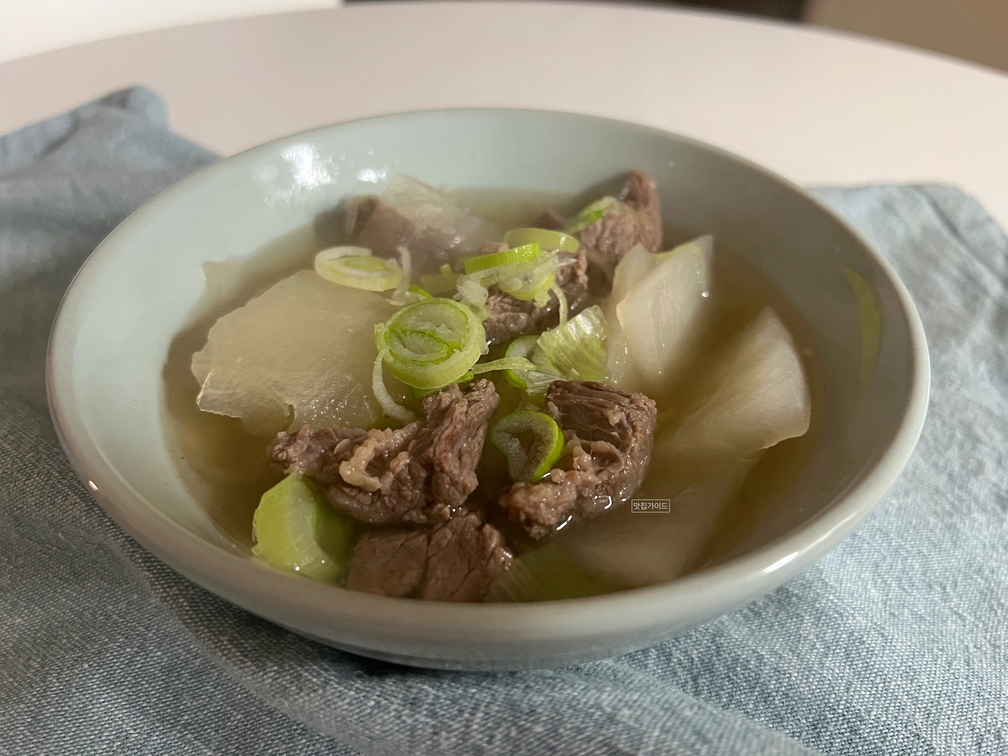 너무 맛있는 국이 완성되었습니다 깔끔하고 맑고 맛있어요