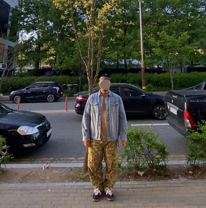 데일리룩('26. 5. 4.)하바행크 HAVAHANK 페이슬리 반다나, 디미트리블랙 웨스턴 데님셔츠, 쿨탠다드 티셔츠, 브론슨 M43 덕헌팅 카모 카고팬츠, 컨버스 올스타 스니커즈