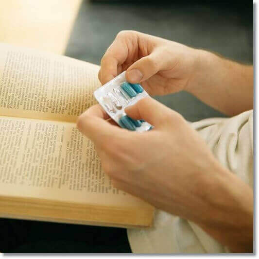 약물 치료하는 뇌압 상승 환자