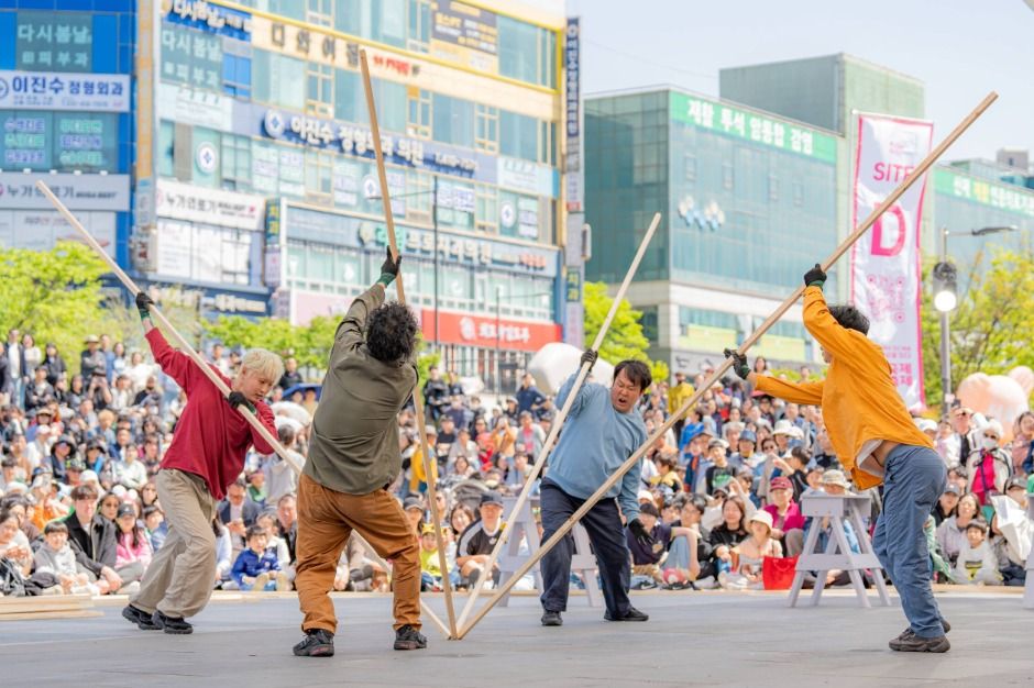 서울거리예술축제 2025 — 서울의 거리가 무대가 된다 관련 사진