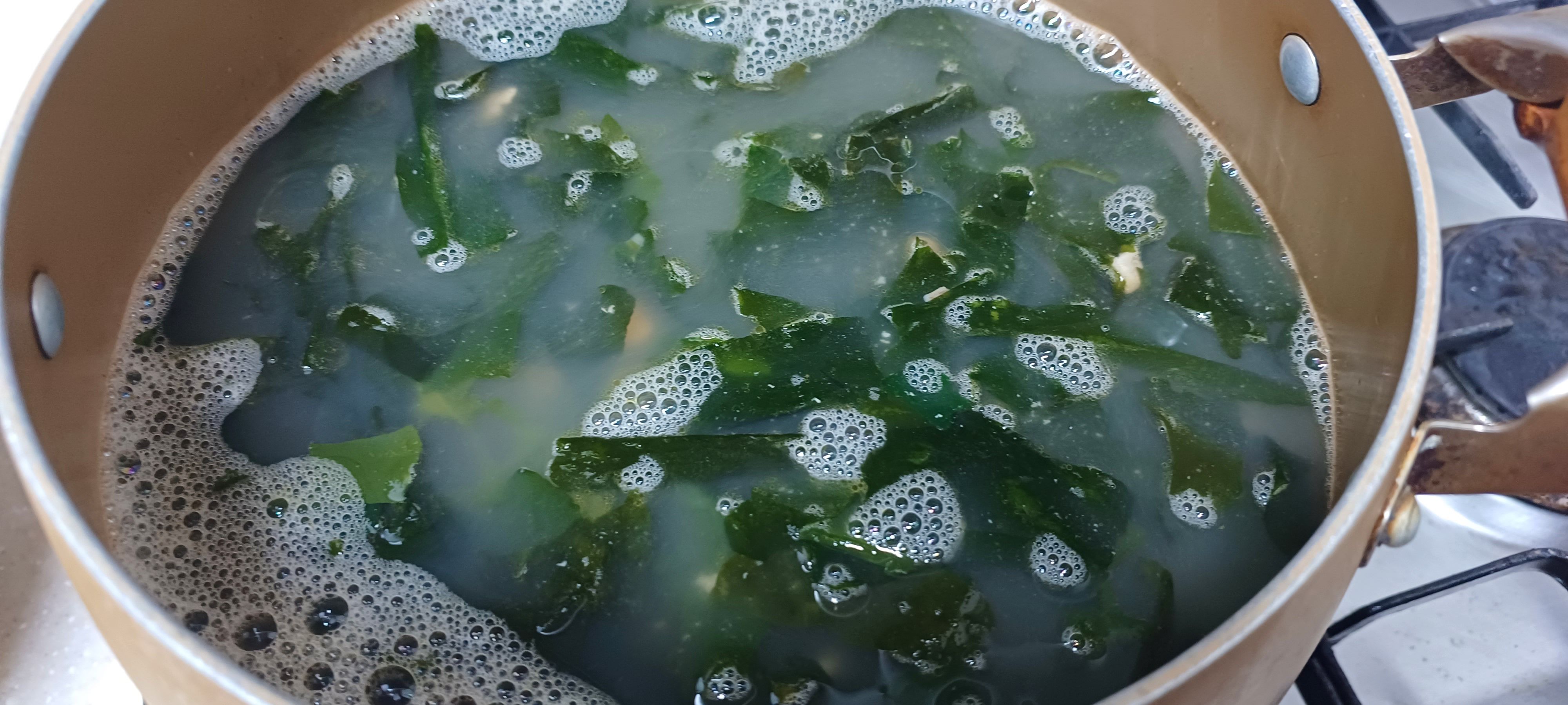 물 붓고 끓이기