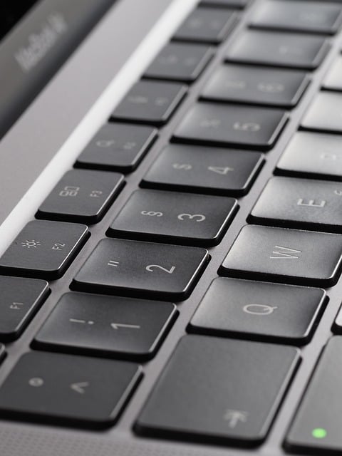 맥북과 윈도우 노트북 휴대성 비교