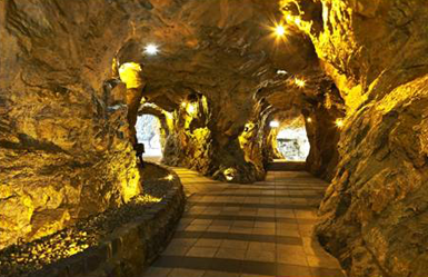 광명동굴 -황금광산으로 개발되었던 동굴 지금도 매장되어 있다고 한다