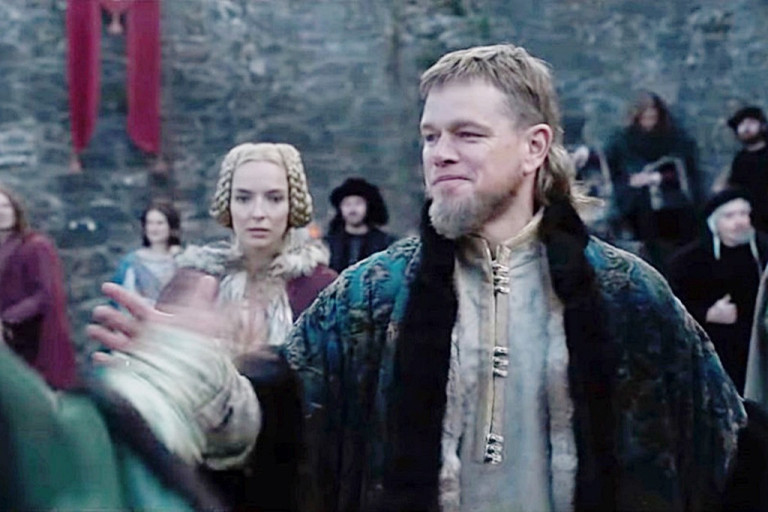 하이파이브 하는 배우 맷데이먼의 모습