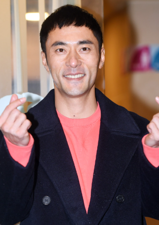 배우 윤주만