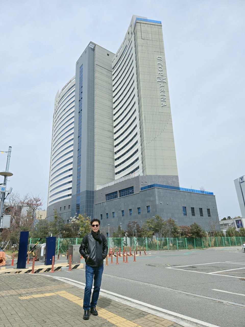 호텔숙소 앞에서 사진 촬영