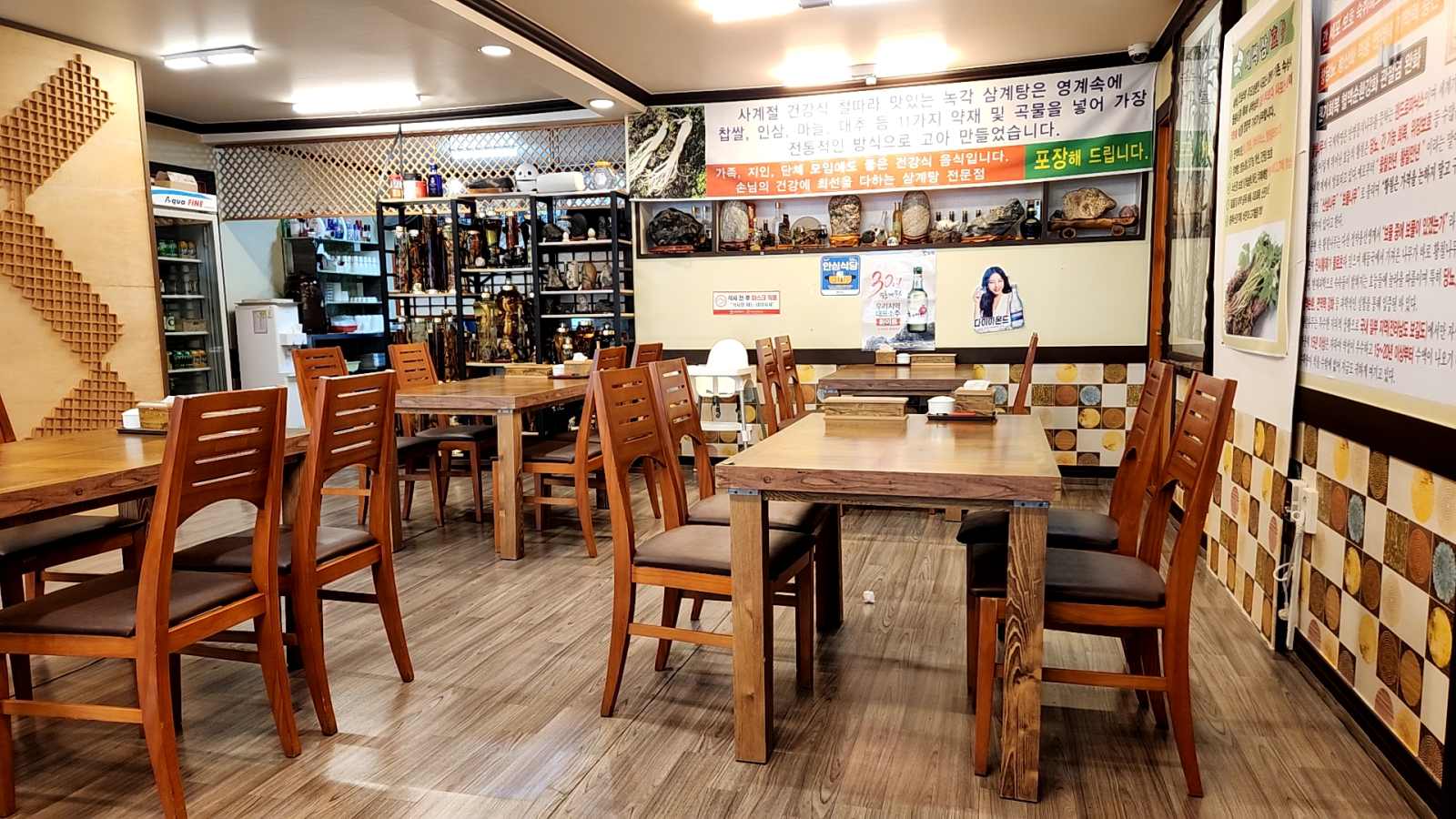 좌측 내부와 주방
