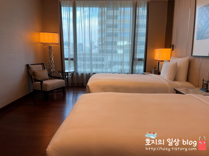 방콕 신돈켐핀스키 그랜드 이그제큐티브 스위트룸 침실2