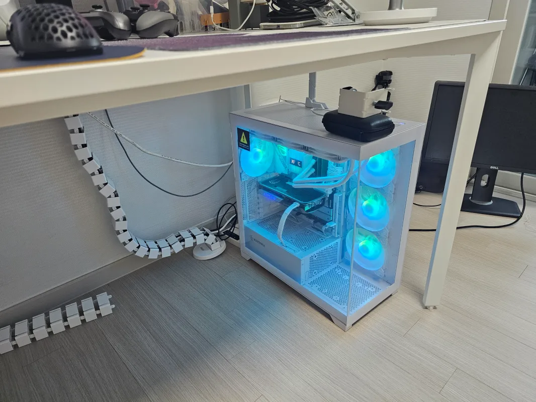 케이블 정리 시 전선 길이 여유가 필요하다는 안내 이미지