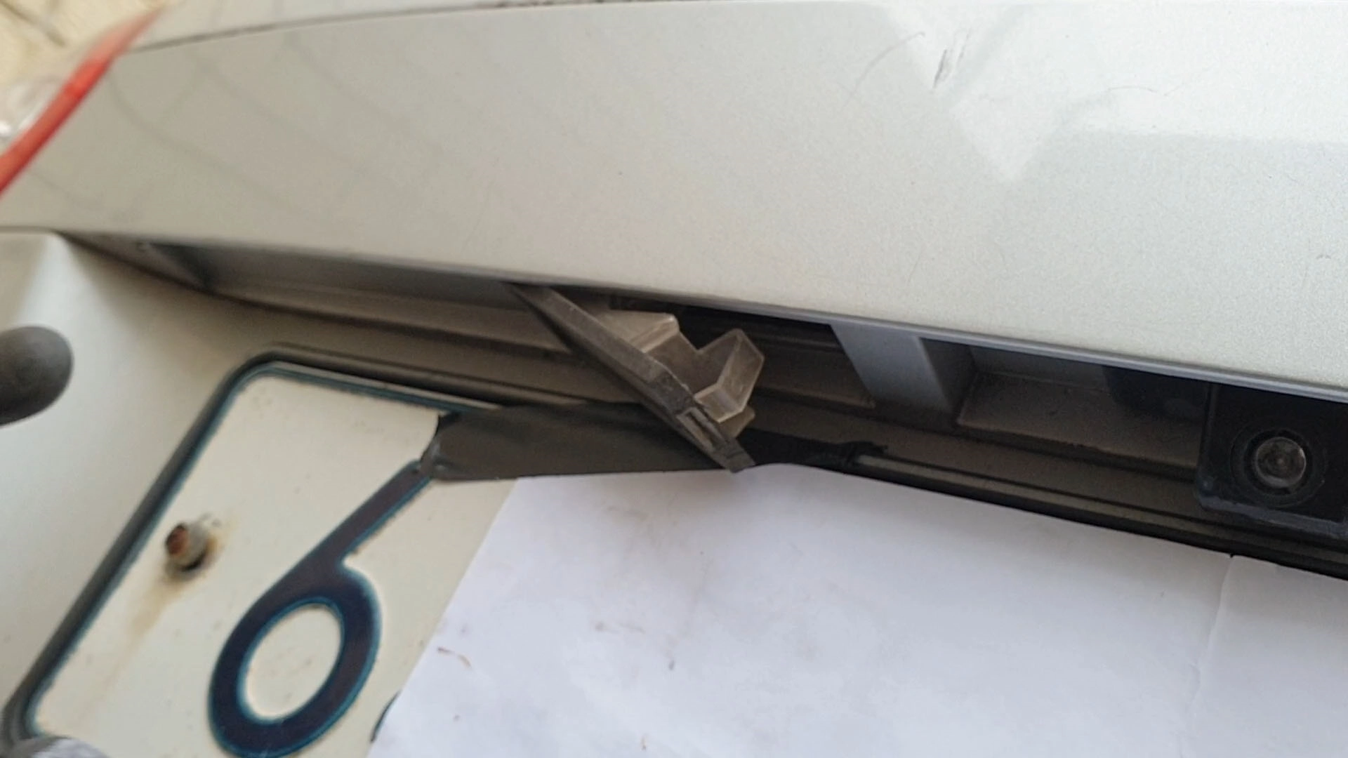 번호판 전구 교체 완료 모습