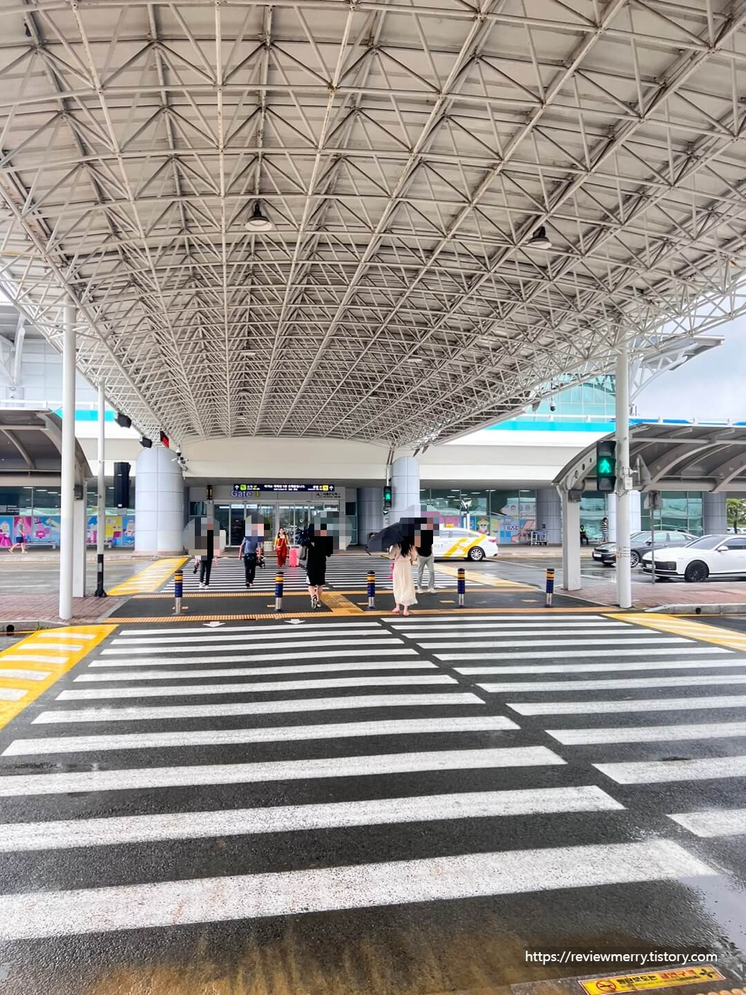 공항가는 횡단보도