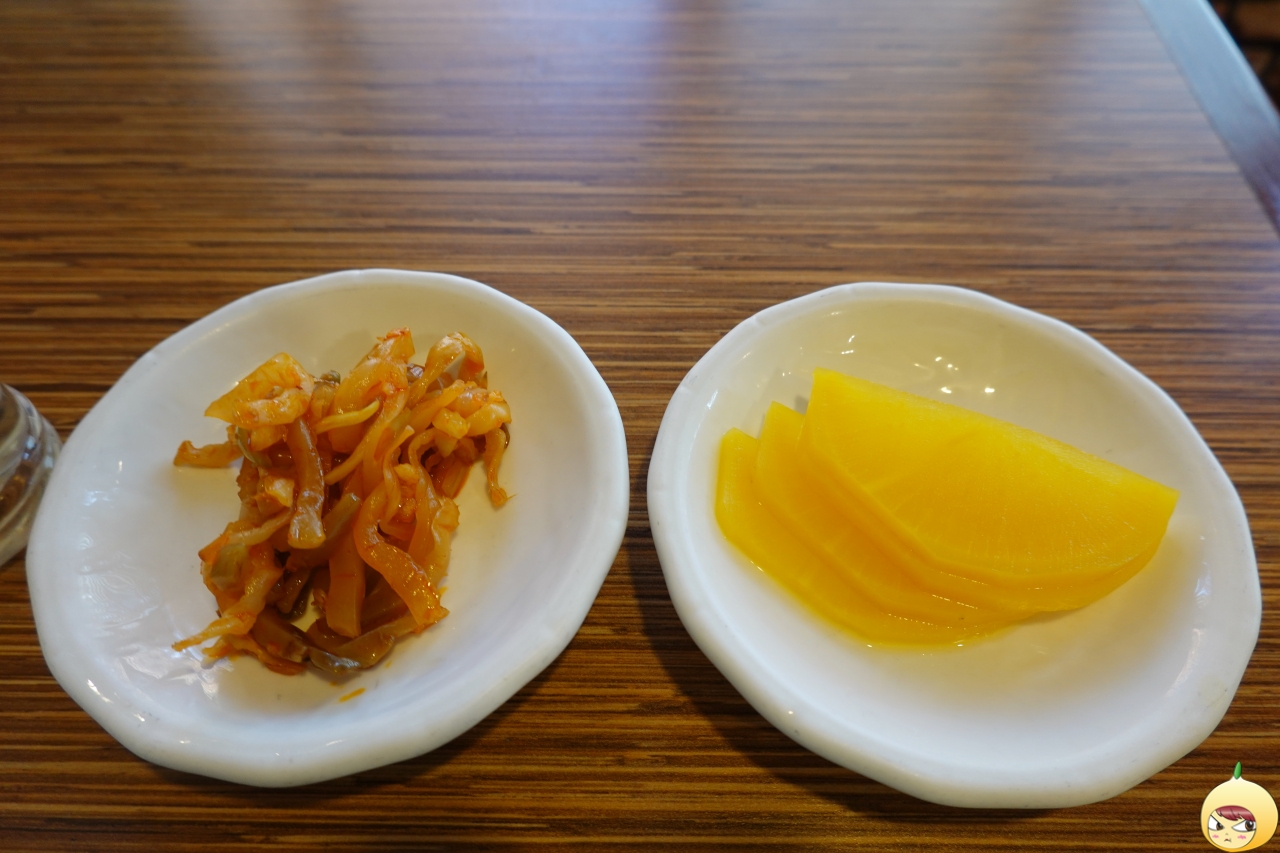 반찬은 자차이무침과 단무지