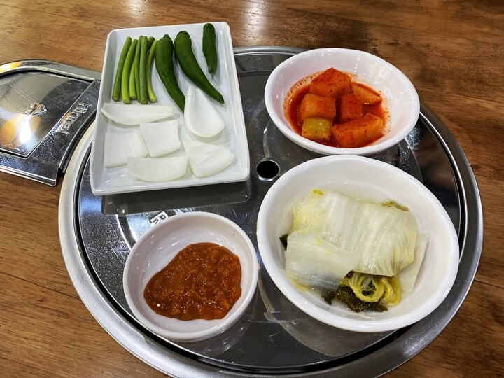 신동궁감자탕-역삼-기본반찬