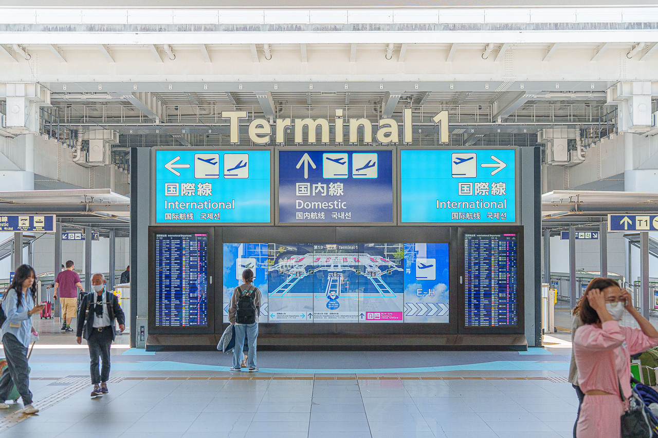 간사이 공항 제1 터미널 간판