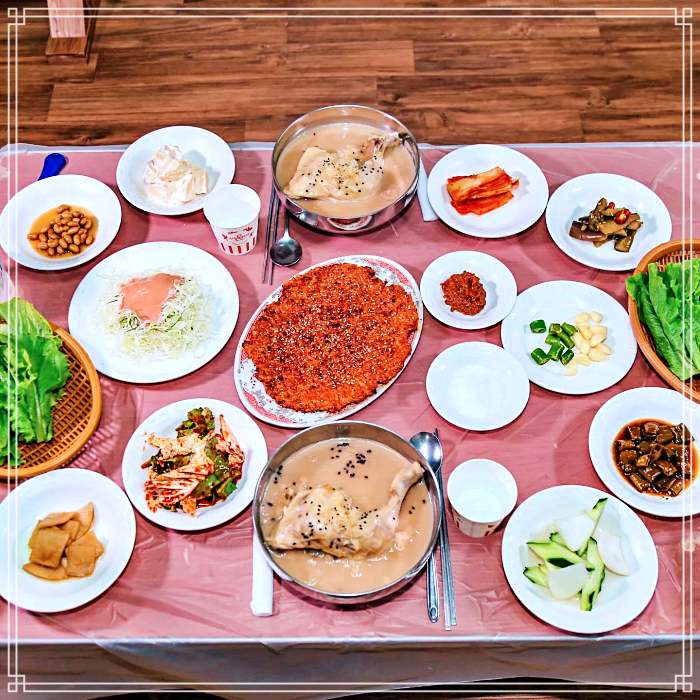 동네한바퀴 경북 청송 신천 닭살 부부 끓이는, 약수 보양식 닭불백숙 맛집