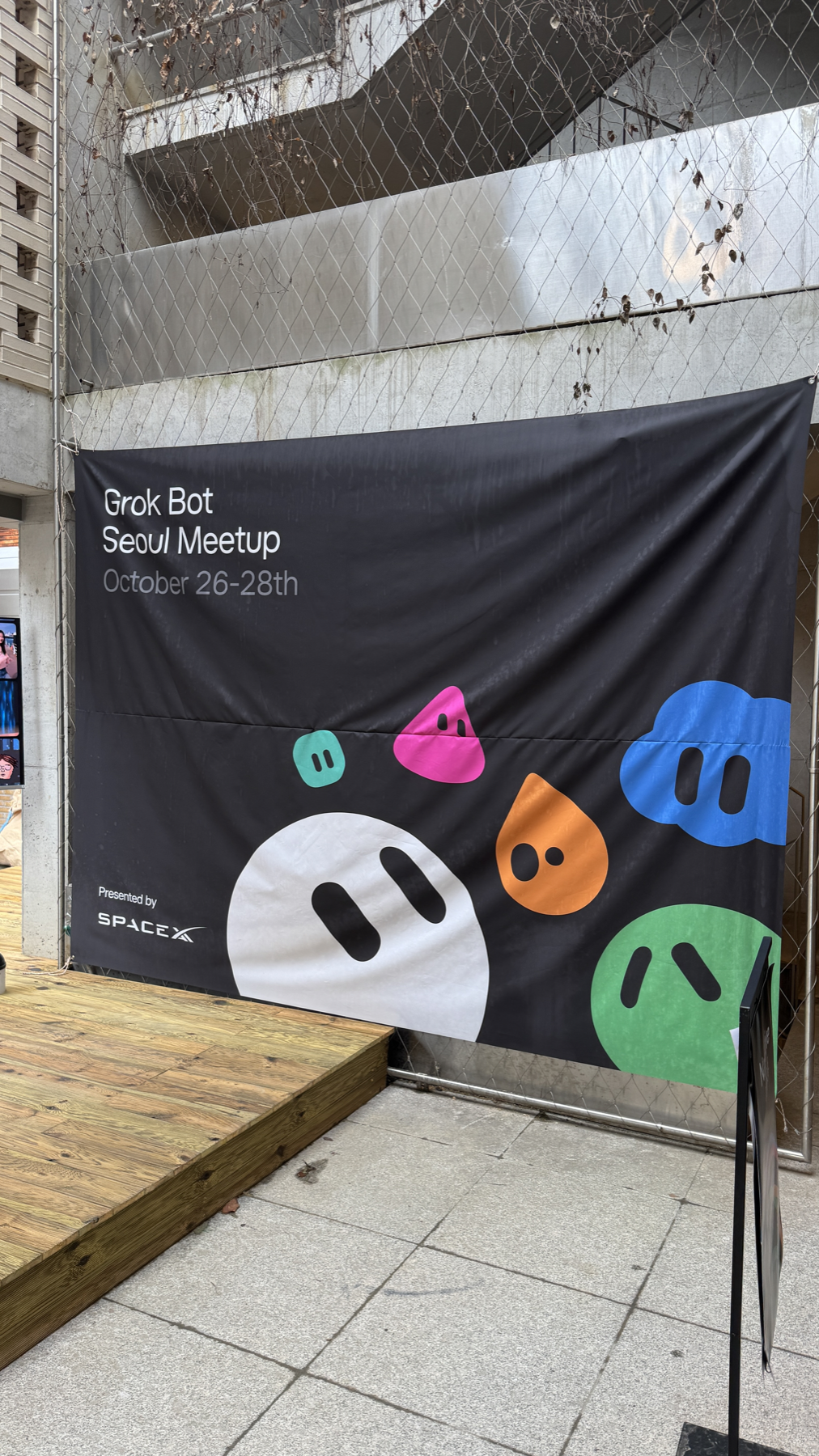 Grok Bot Seoul Meetup October 26-28th 문구가 적힌 야외 배너