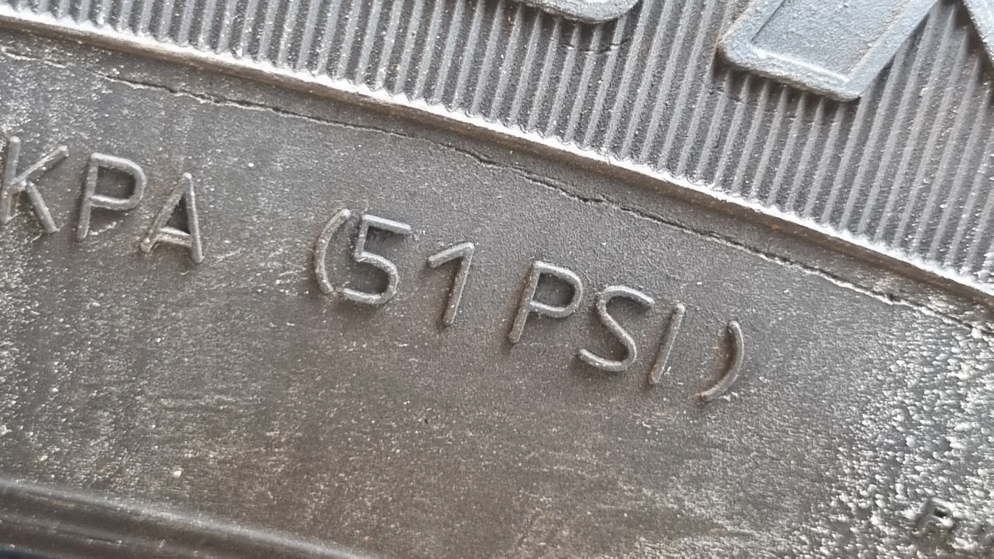 타이어 최대 공기압