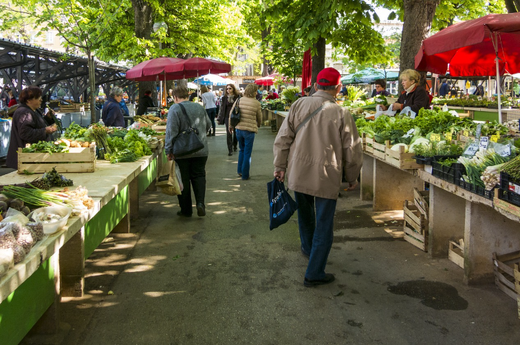 계절별로 맛볼 수 있는 시장 음식 기행