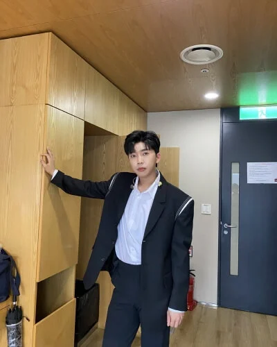 트로트-가수-임영웅-셀카-1