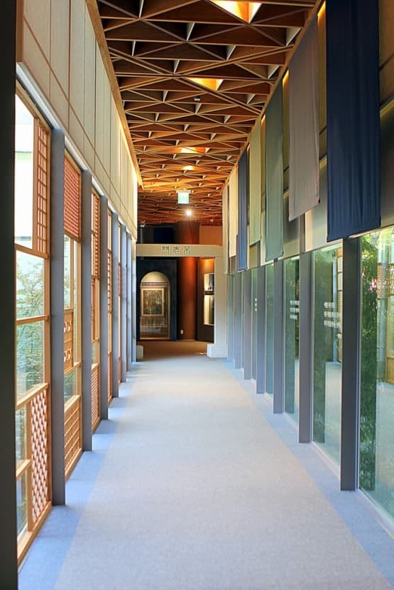 전통 창호 디자인을 모티브로 한 수납 선반 제작 과정