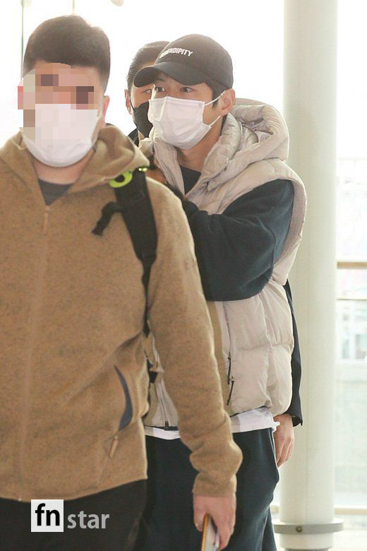 송중기공항패션