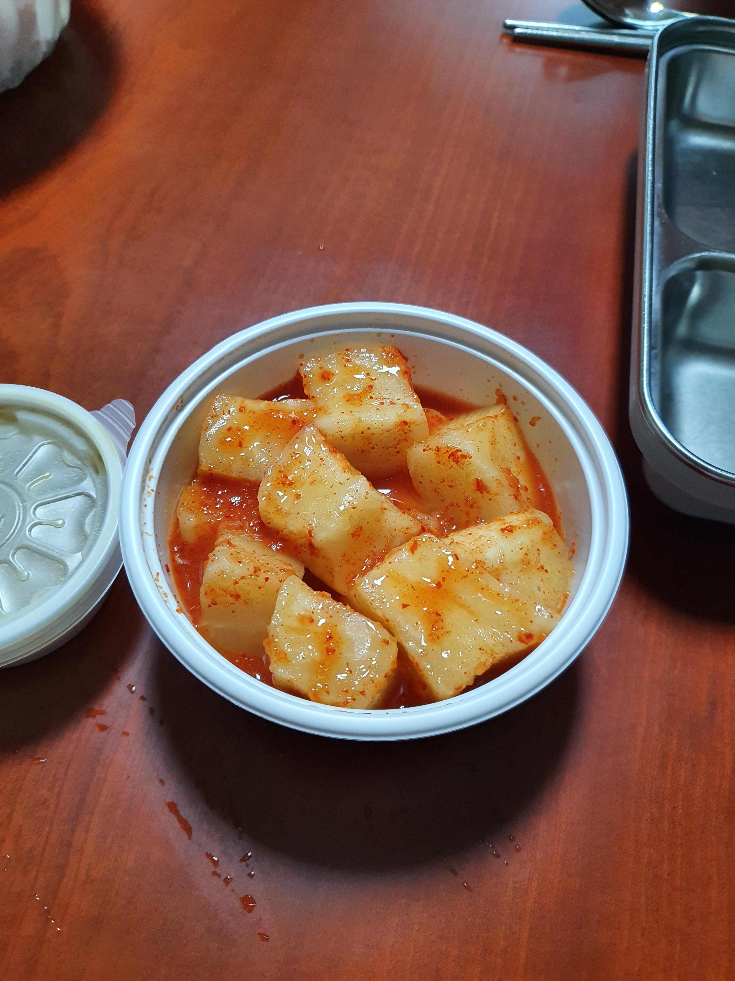 원내동 맛나감자탕 뼈찜 반찬 깍두기