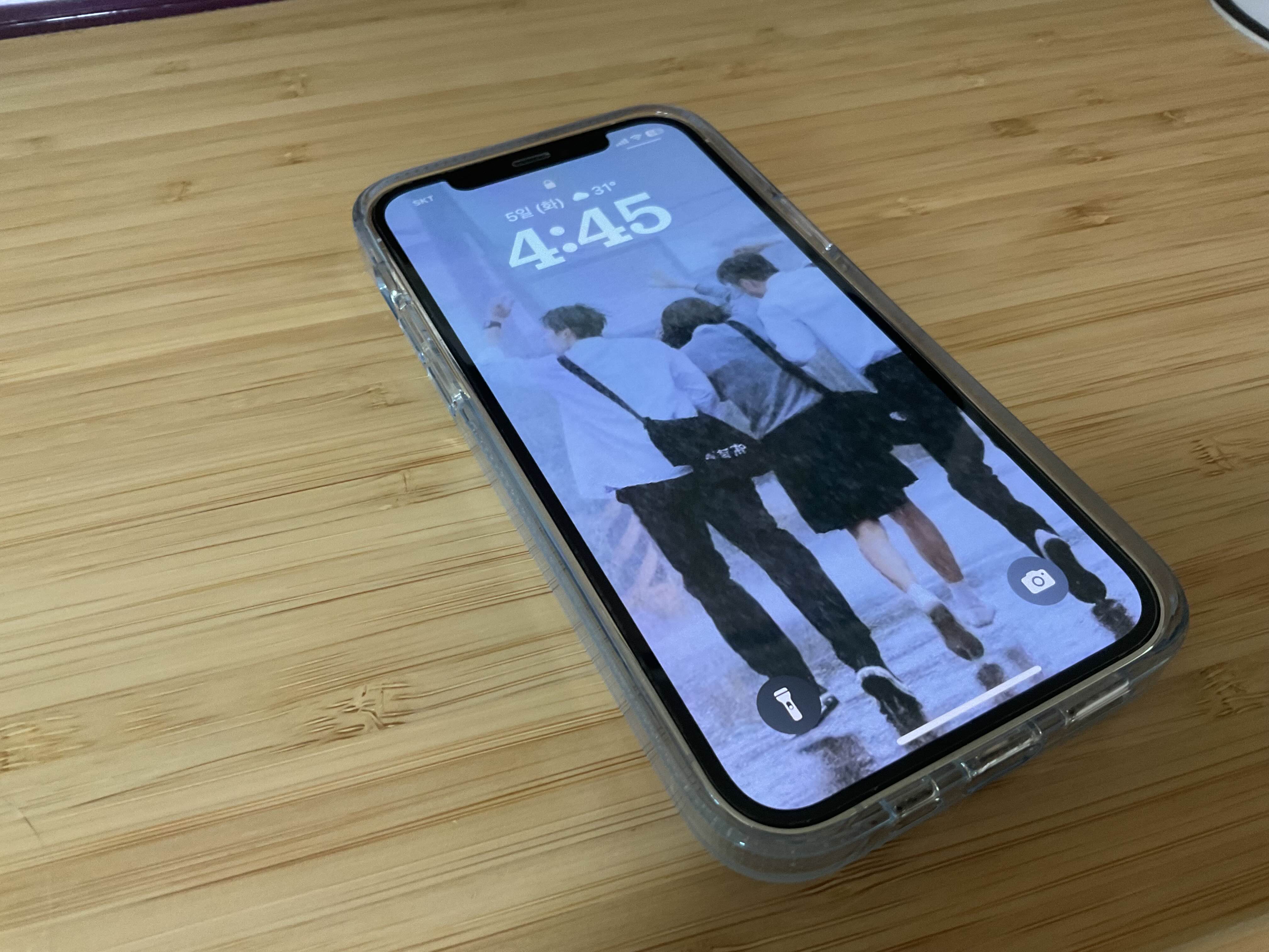 전면 배경화면, TMI지만 배경화면은 대만 드라마 상견니