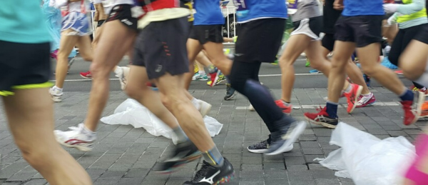 달리기 장거리 마라톤 훈련 방법(2) - 내리막 경사 훈련으로 30km 마라톤 벽의 극복하기