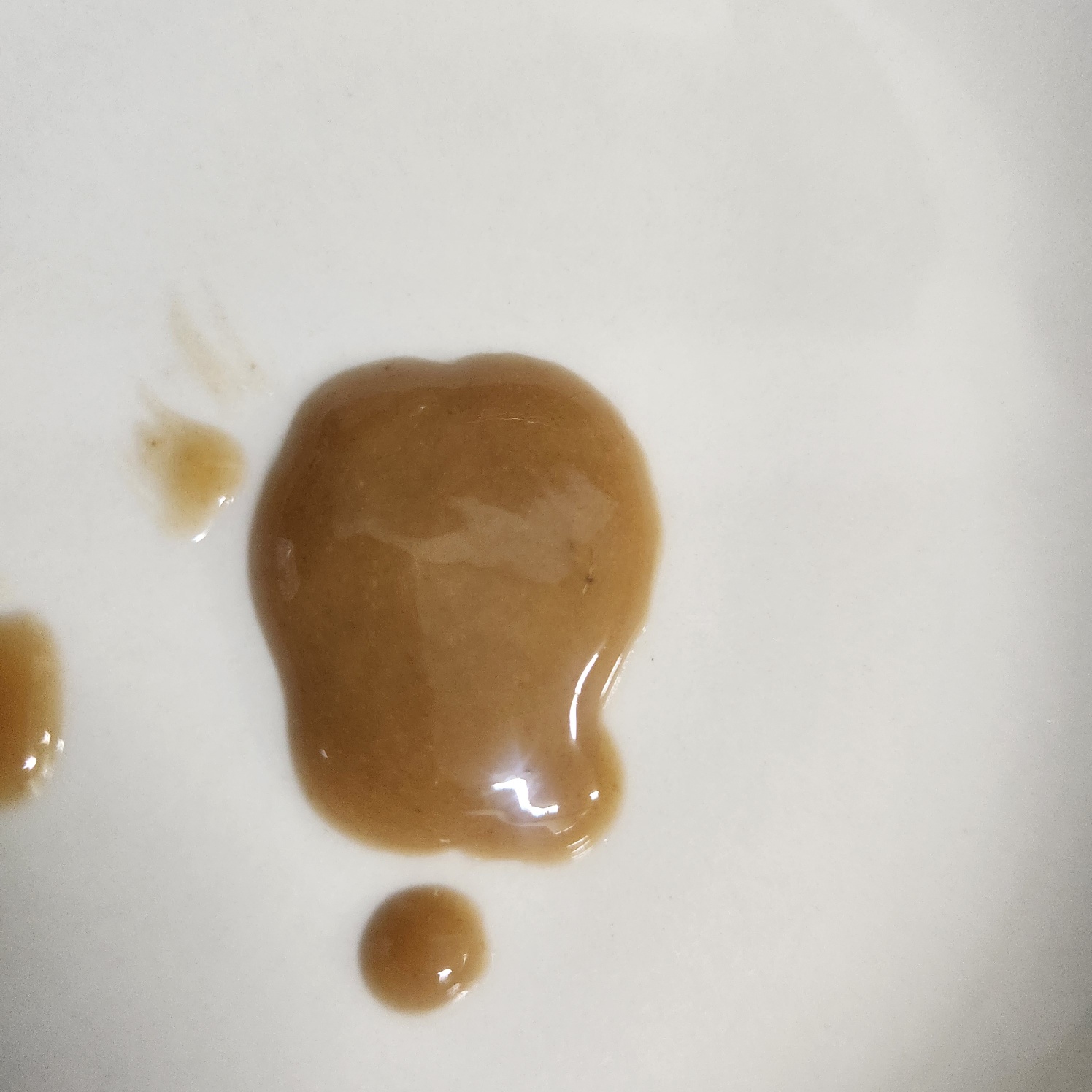 스틱을 개봉하면 짜먹는 형태의 부드러운 겔 타입 유산균이 나옵니다