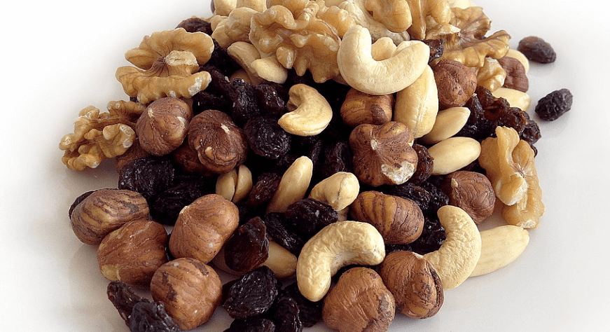 여러가지 견과류를 모아 놓았다