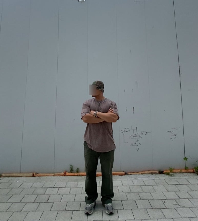 데일리룩('26. 8. 30.)엑스트라오디너리 카모 버킷햇 벙거지, 스탠다드에러 피그먼트 스톤워싱 티셔츠, 무신사스탠다드 퍼티그 팬츠, 뉴발란스 993 그레이, 섹스토, 케이엔드