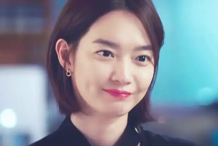 배우-신민아-사진