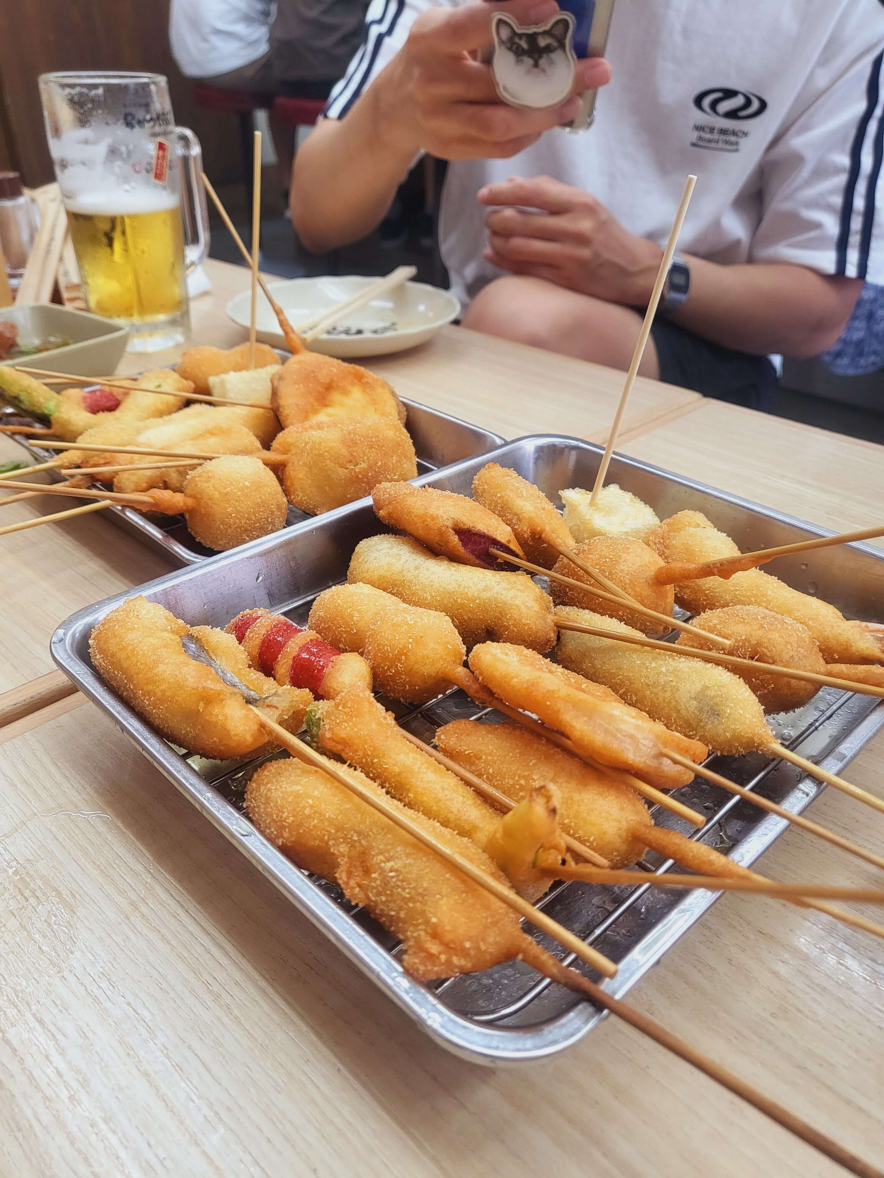 오사카 신세카이 쿠시카츠 다루마 츠텐카쿠 생맥주 맛집 값싼해외여행