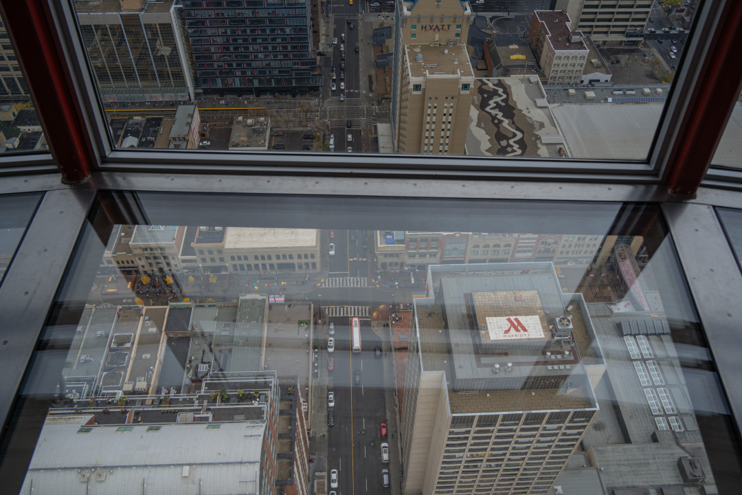 캐나다 캘거리 타워 유리바닥