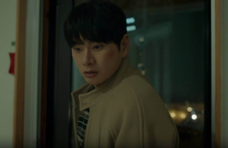 내 남편과 결혼해줘 결말 박민환이 정수민을 보고 있다