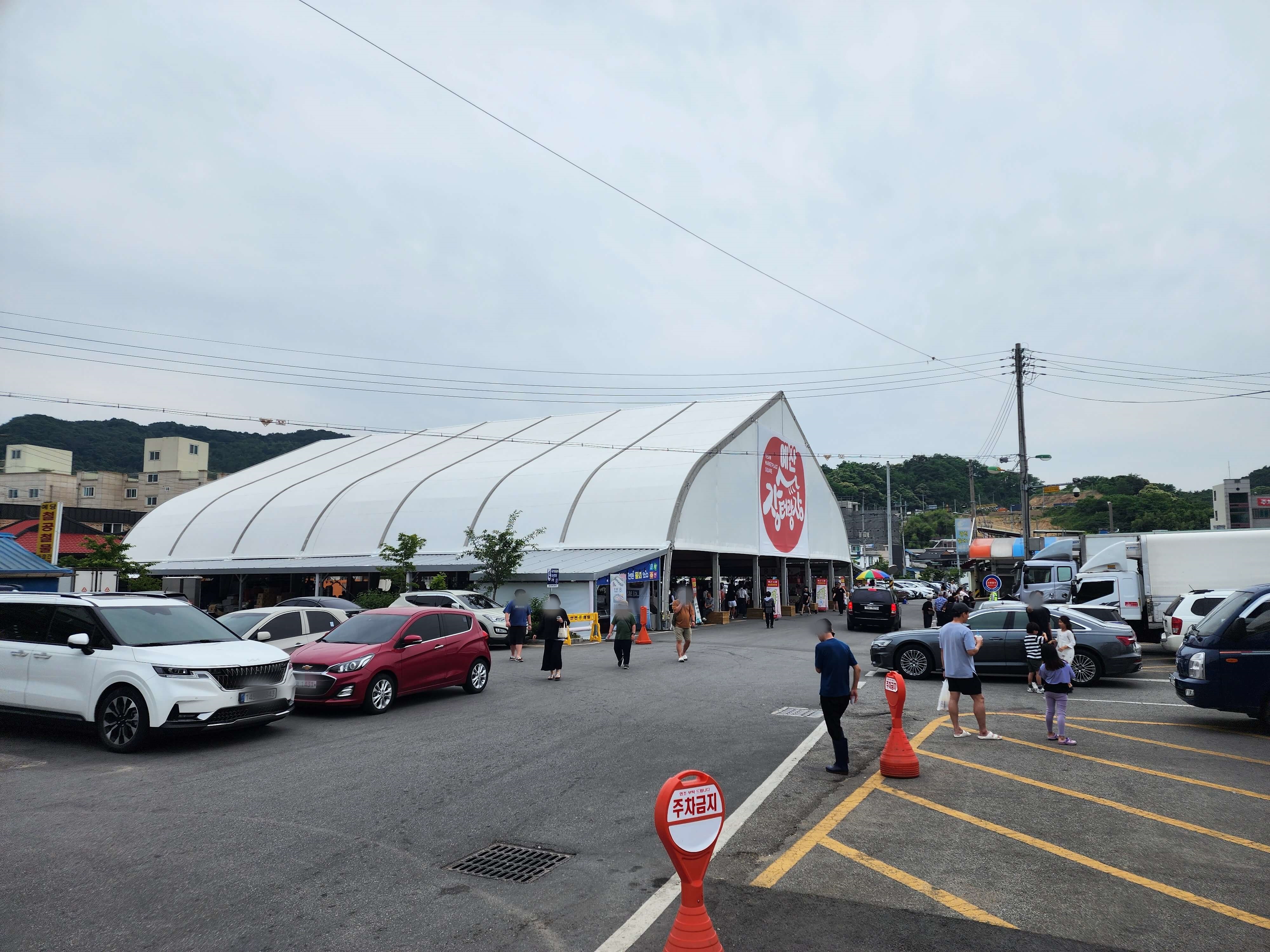 예산시장 장터광장 전경