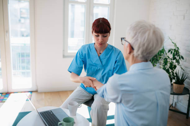 파나덤 크림, 피부질환 연고로 널리 쓰이는 외용 복합제 제품이 있습니다. 외용복합제품인 파다덤크림에는 항생제, 항진균제, 스테로이드 성분이 함유된 제품입니다. 3가지 성분을 함께 함유하고 있기 때문에 다양한 질병에 폭넓게 적용할 수 있는 장점이 있습니다. 어떤 효능이 있는지 글을 참고하세요.