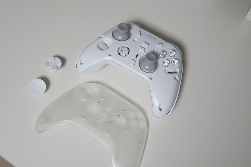 제닉스 타이탄 GP7 게임 패드 컨트롤러 덮개 및 내부모습