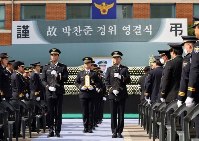 이상민 추미애 빨대 배송 이유 총정리｜250개 경기도청 도착&middot;소방 재정 빨대 발언&middot;사과 논란