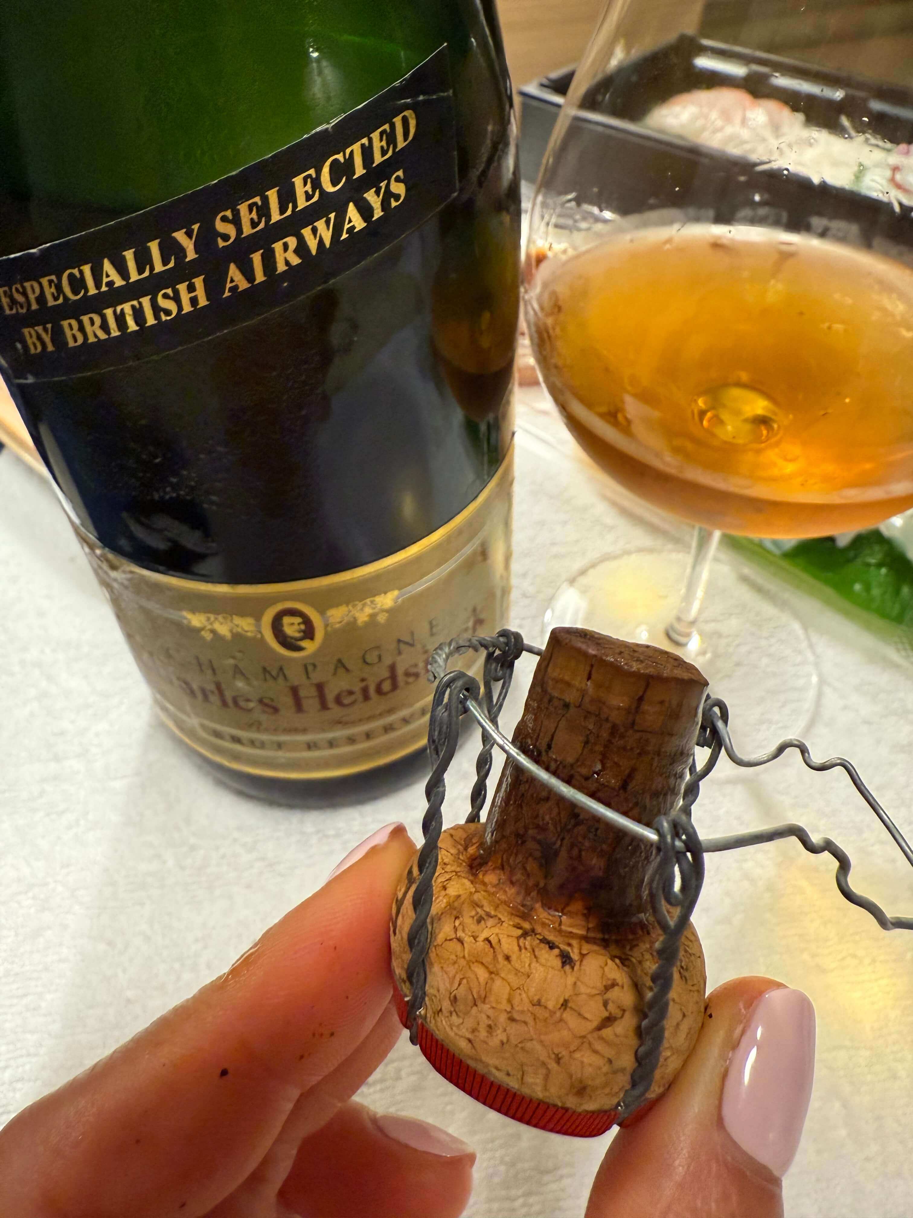 Charles Heidsieck Brut Réserve (1990s, British Airways Exclusive), Champagne, France๏ฝ์ฐฐ์ค ํ์ด์ง ๋ธ๋คผ ๋ฆฌ์ ๋ธ (1990๋
๋, ์๊ตญ ํญ๊ณต ๊ธฐ๋ด ํ๋ฆฌ๋ฏธ์ ์๋น์ค ์ ๊ณต์ฉ)
