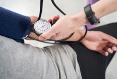 고혈압을 측정하는 환자