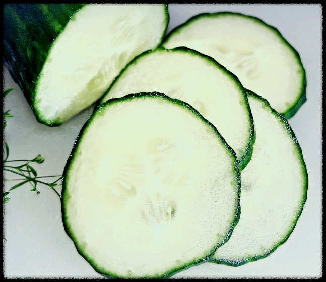 썰어 놓은 오이