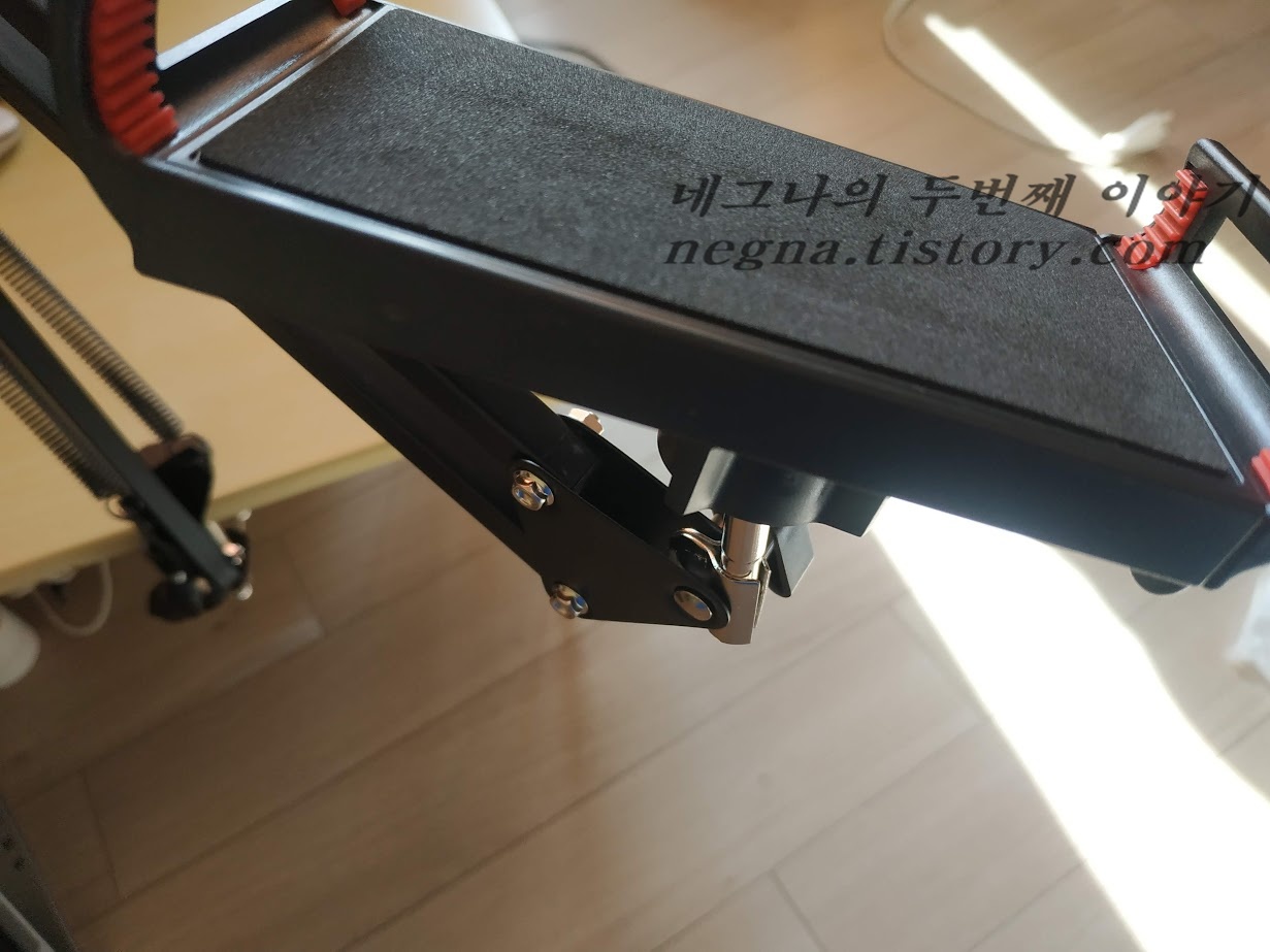 홀더를 너트로 고정하기.