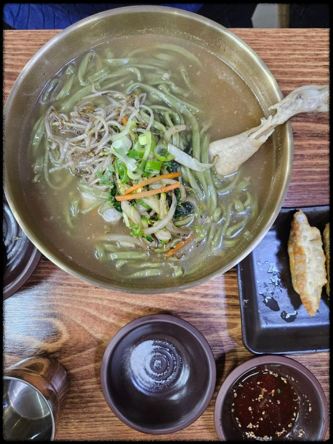 생생정보 - 대왕암 돌미역 닭국수집: 울산의 특별한 해산물 칼국수 명소