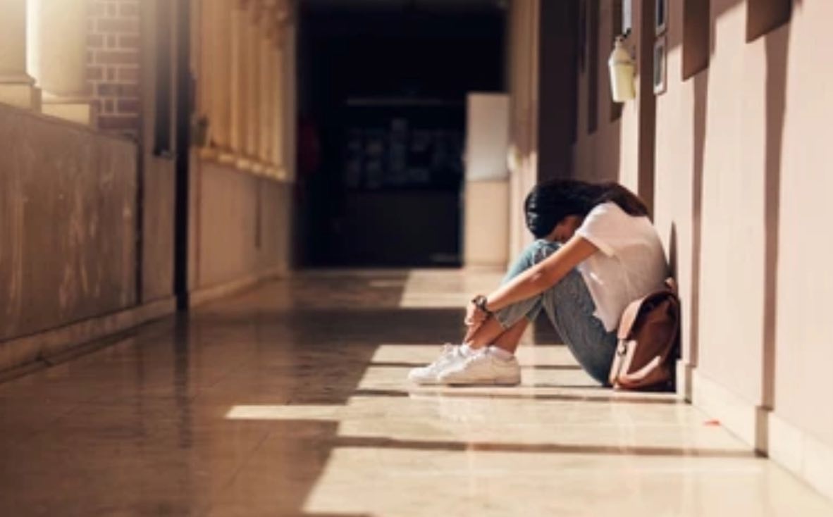 디지털 기기 사용과 사회적 고립: 인간관계 회복을 위한 디지털 디톡스 전략