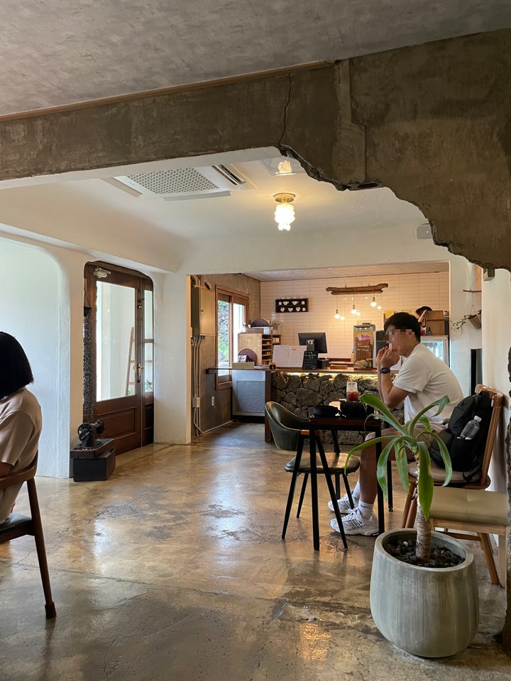용소담-카페-내부-2