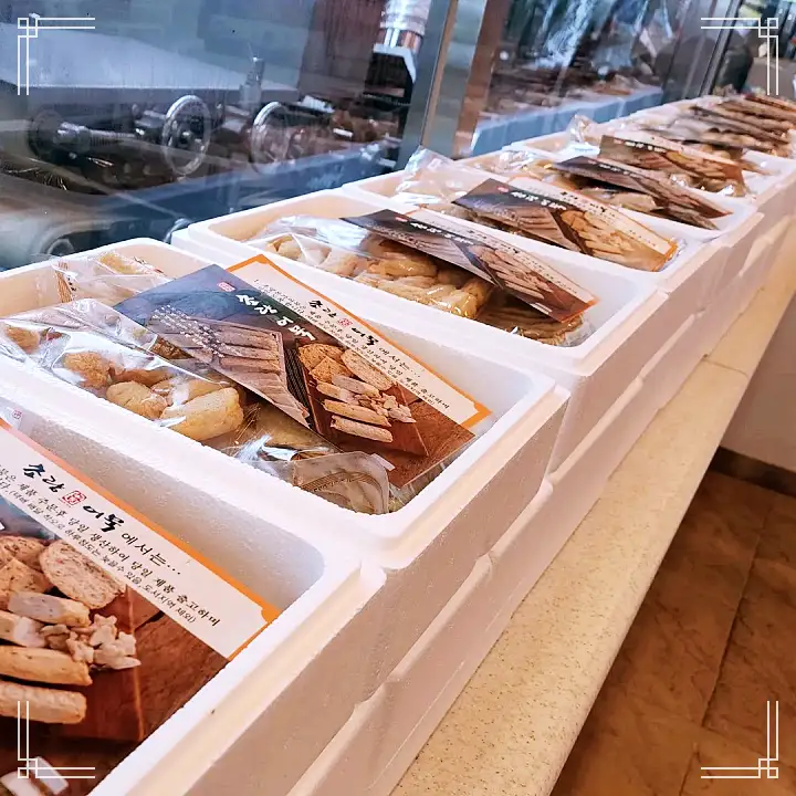 추운 겨울 대표 간식 국물에 어울리는 유부 주머니와 수제 어묵 맛집 부산 오뎅