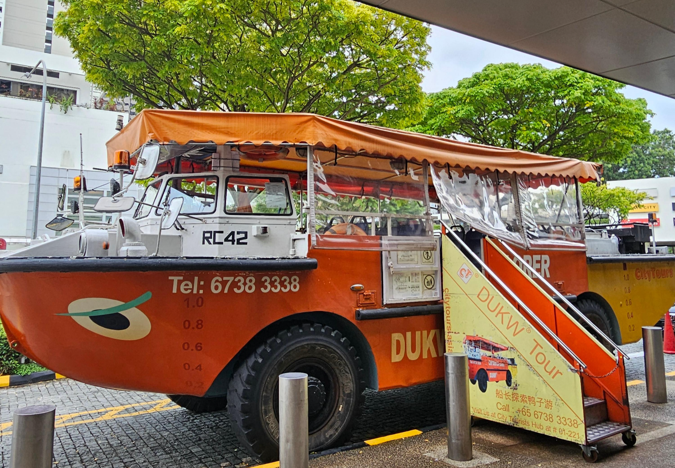 육지와 바다를 넘나드는 싱가포르 덕 투어!