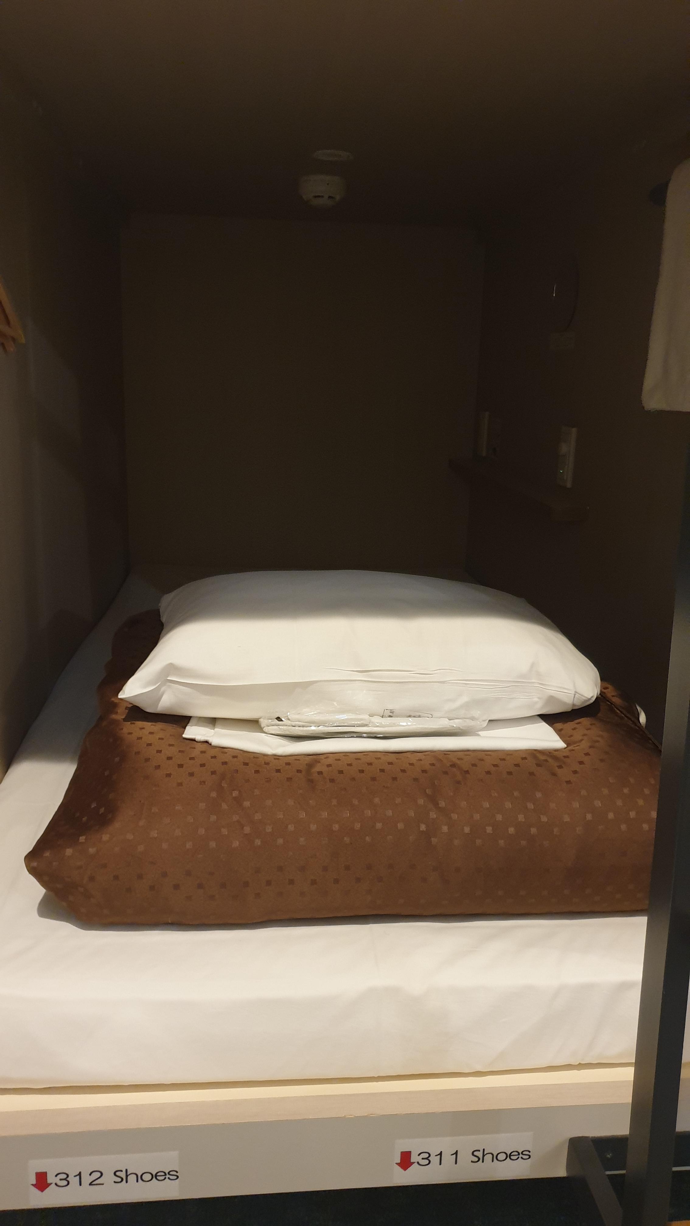 위베이스 하카타 게스트하우스 방내부 이미지