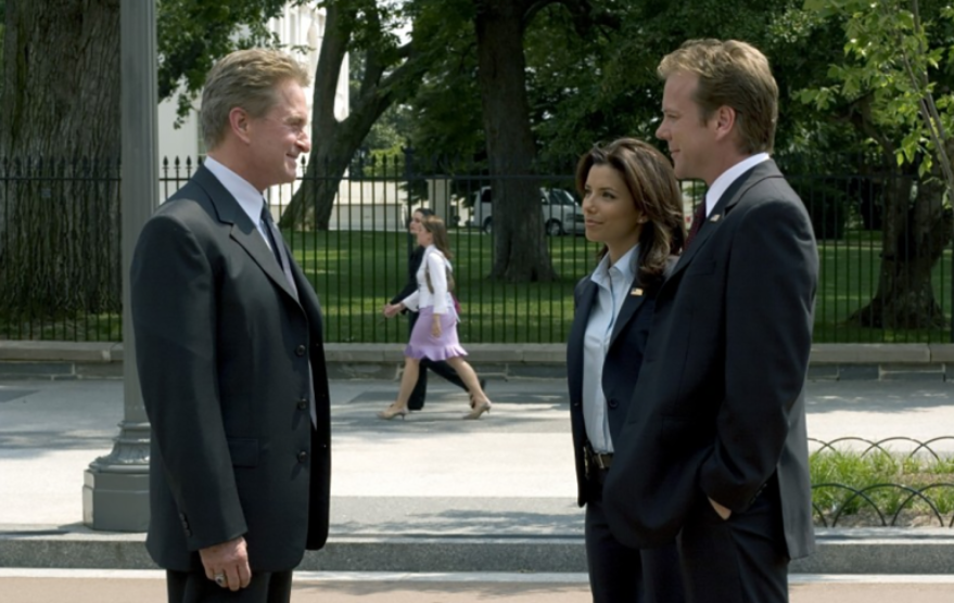 경호원 대 경호원의 대결과 대통령을 사수하려는 마지막 순간의 사투가 손에 땀을 쥐게하는 영화 <센티넬> 캡처.